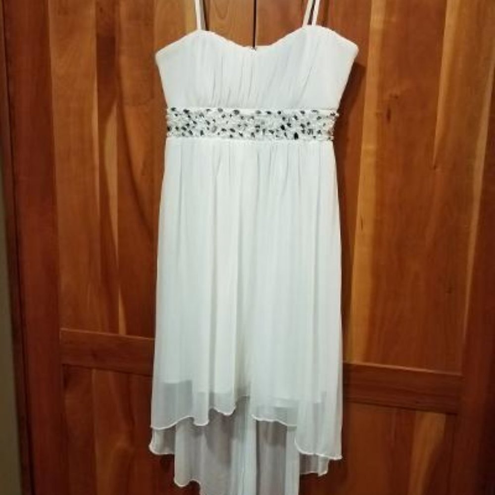 Pretty tiered white dress with pearl and sequece accents with zip-up back